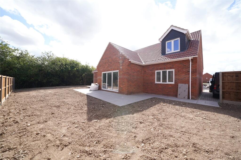 White Horse Drive, West Row, Bury St. Edmunds, Suffolk, IP28 photo 3