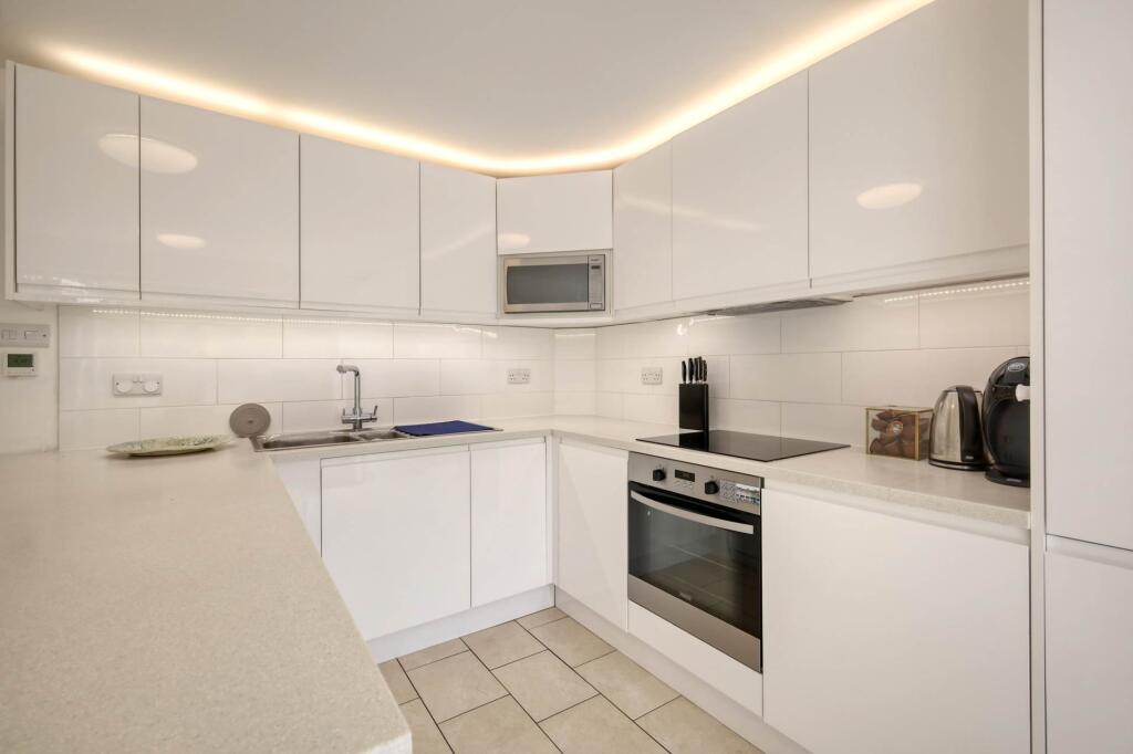 Regency Court, Brentwood photo 3