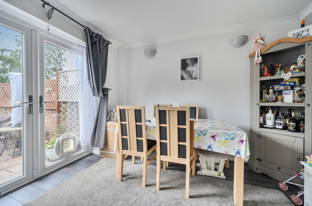 Springwood Avenue, Waterlooville, Hampshire, PO7 - View 5