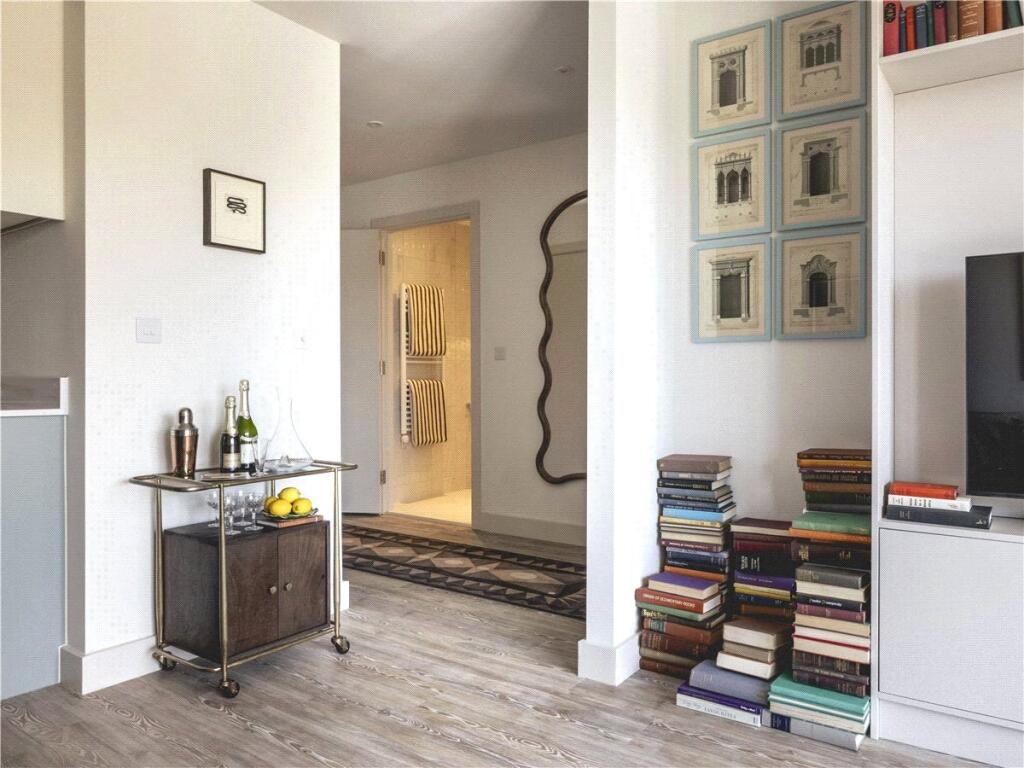 Apartment in Cambridge, Girton - More