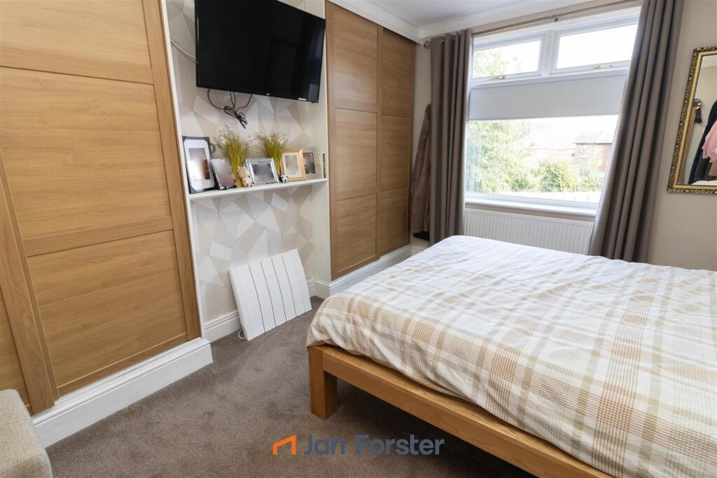 Apartment in North Tyneside, North East - View 4