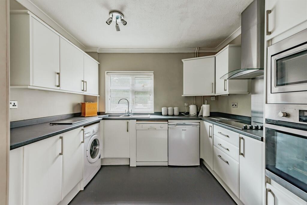House in Reigate and Banstead, Surrey - View 4