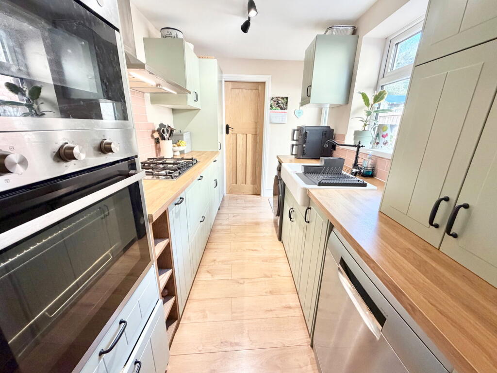 Victoria Road, Quarry Bank, Brierley Hill, DY5 1DD photo 3
