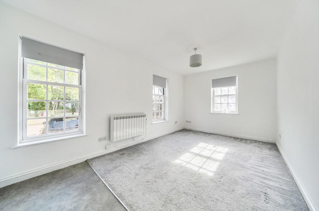 Apartment in Buckingham, Buckinghamshire - View 4