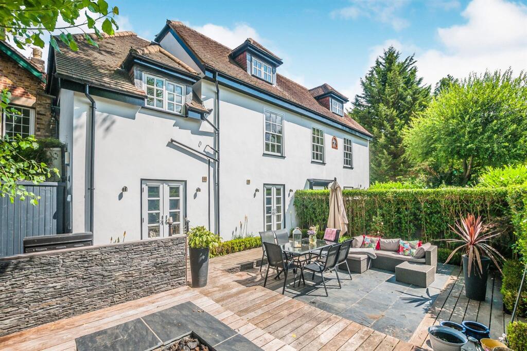Main image of property: Ray Mill Inn, Boulters Lock Island, Maidenhead