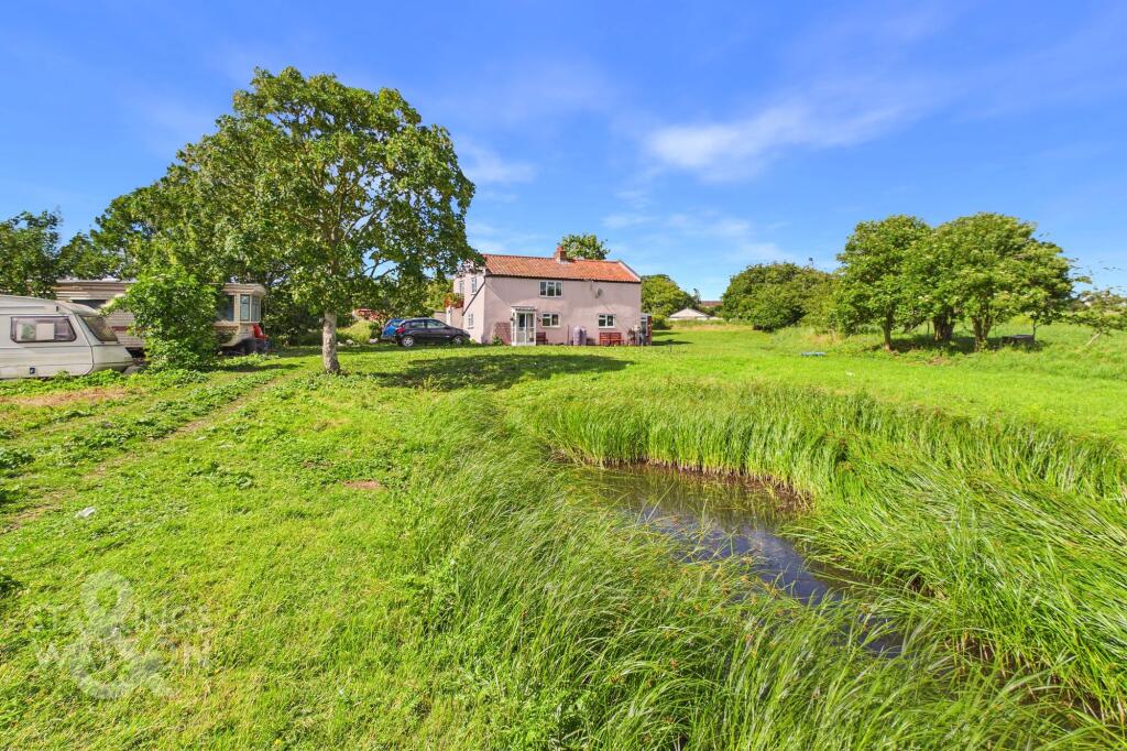 Low Road, Norton Subcourse, Norwich - View 2