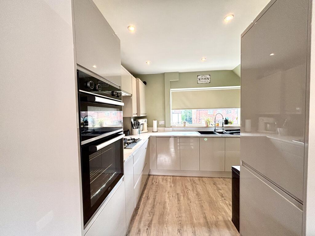 House in Leeds, Troy, Horsforth - View 2
