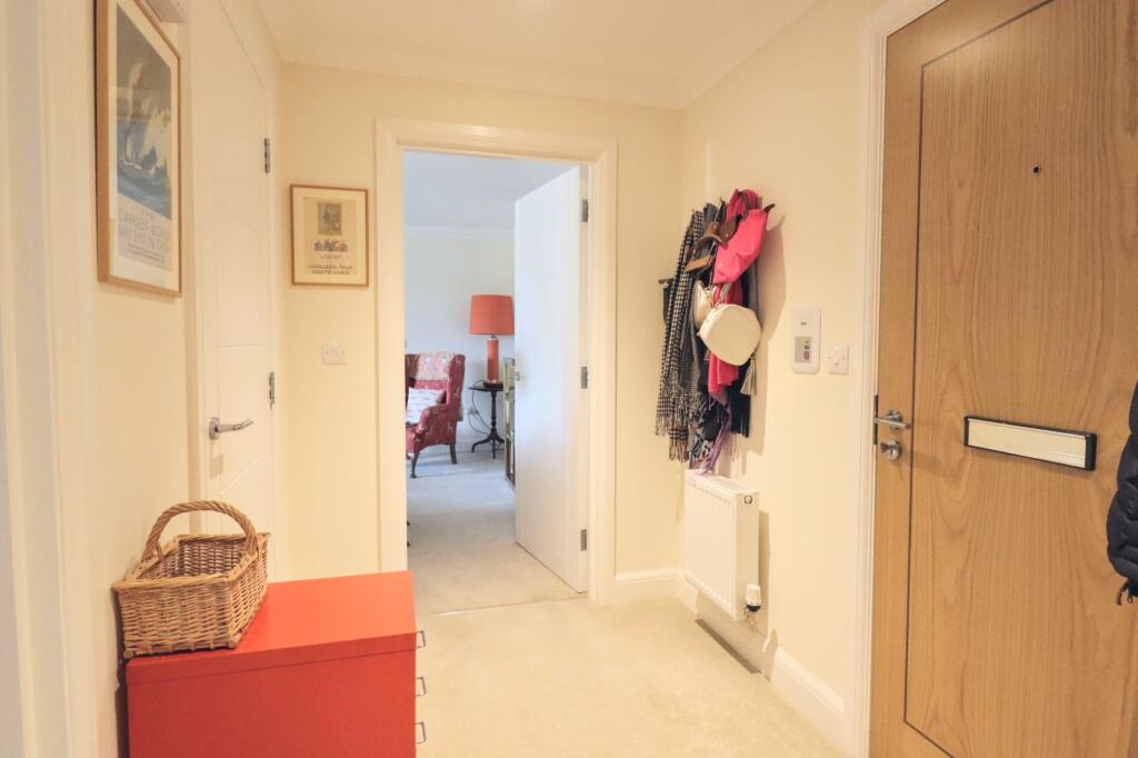 Apartment in Swindon, Marlborough - View 4
