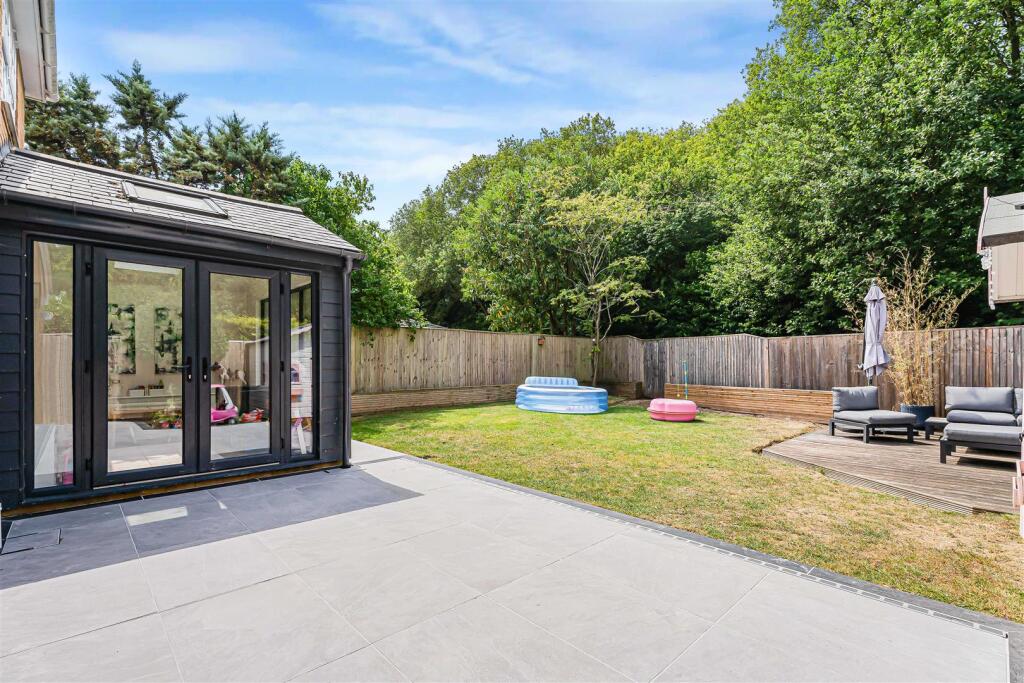 House in East Hertfordshire, Bishop's Gate, Bishop's Stortford - View 4