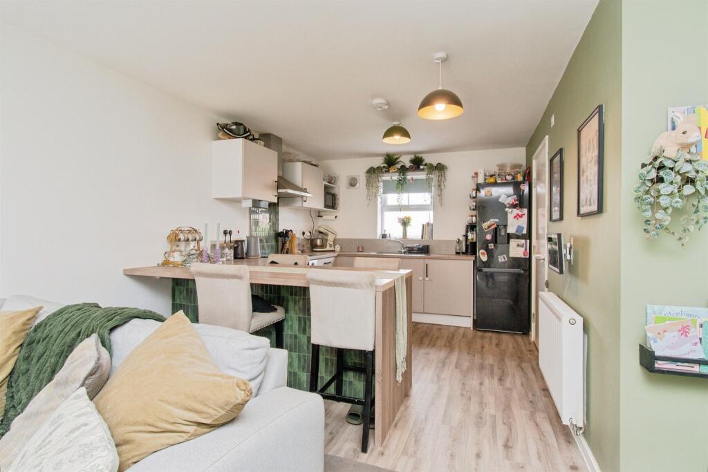 House in Wakefield, West Yorkshire - More