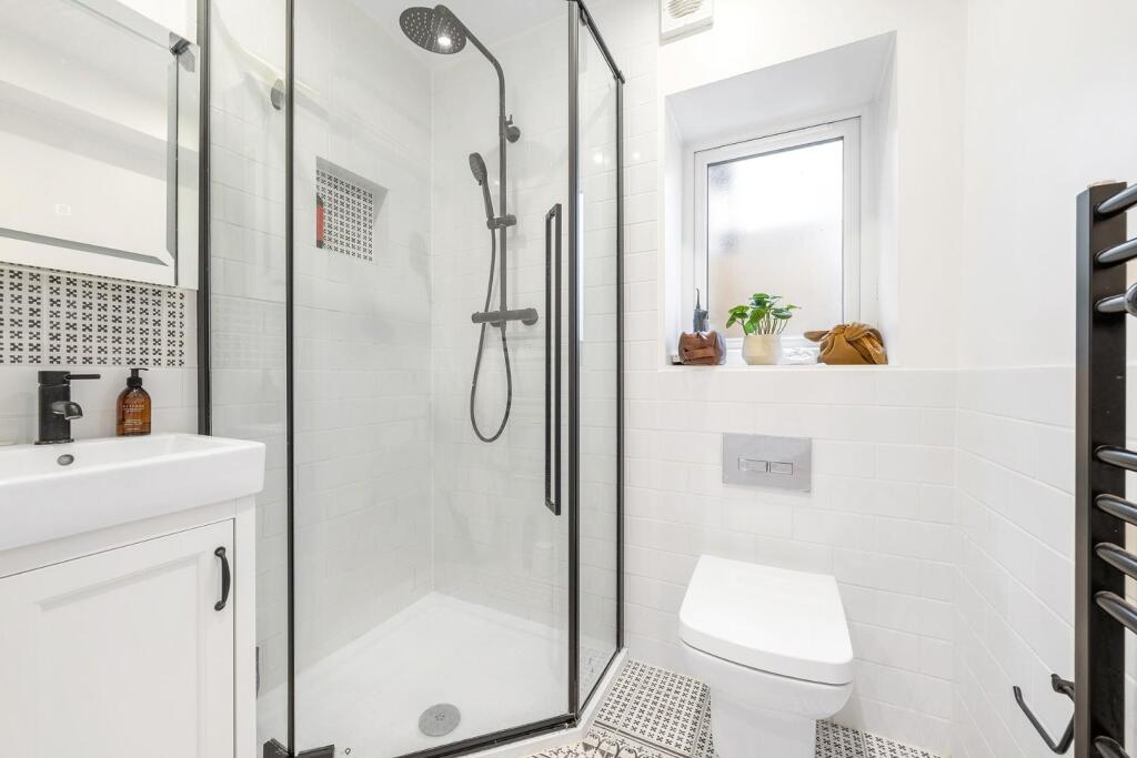 Apartment in London - View 5