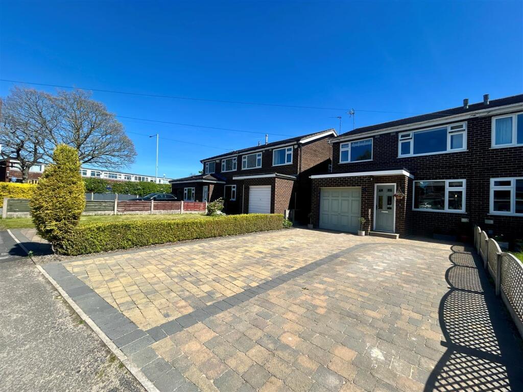 3-bed semi-detached on Roseacre Drive, Heald Green, £370,000