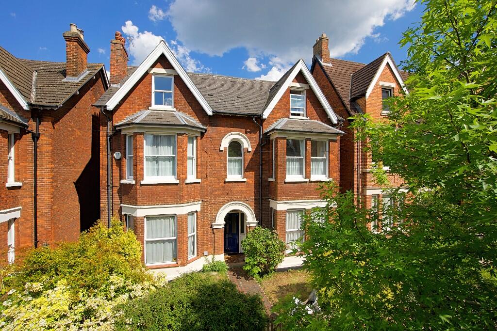 3-bed flat on Rothsay Road | Bedford | Beds | MK40 | own garden, £360,000