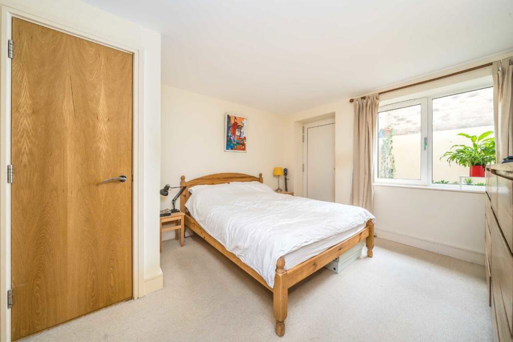 Apartment in London - View 5
