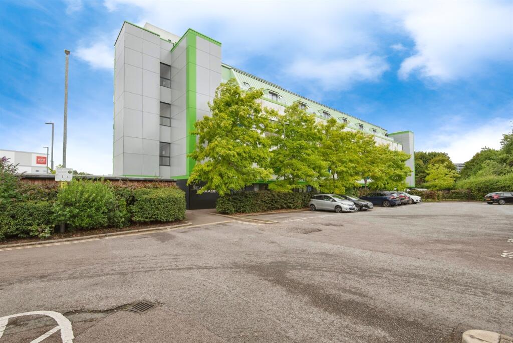 3-bed flat on Kings Road, Stevenage, £250,000
