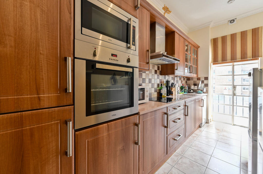 Apartment in London, Paddington - View 4