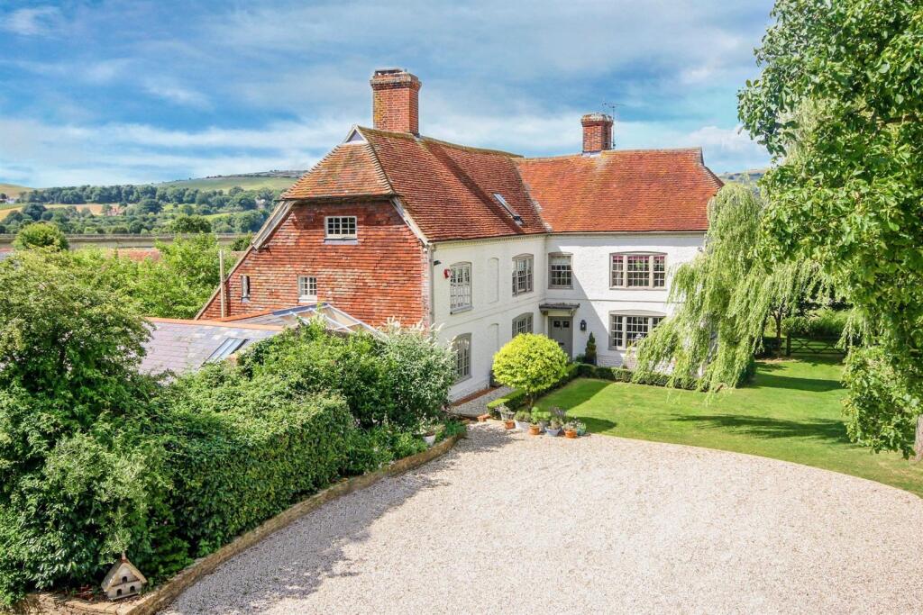 Main image of property: Beeding Court, Shoreham Road, Upper Beeding, Steyning