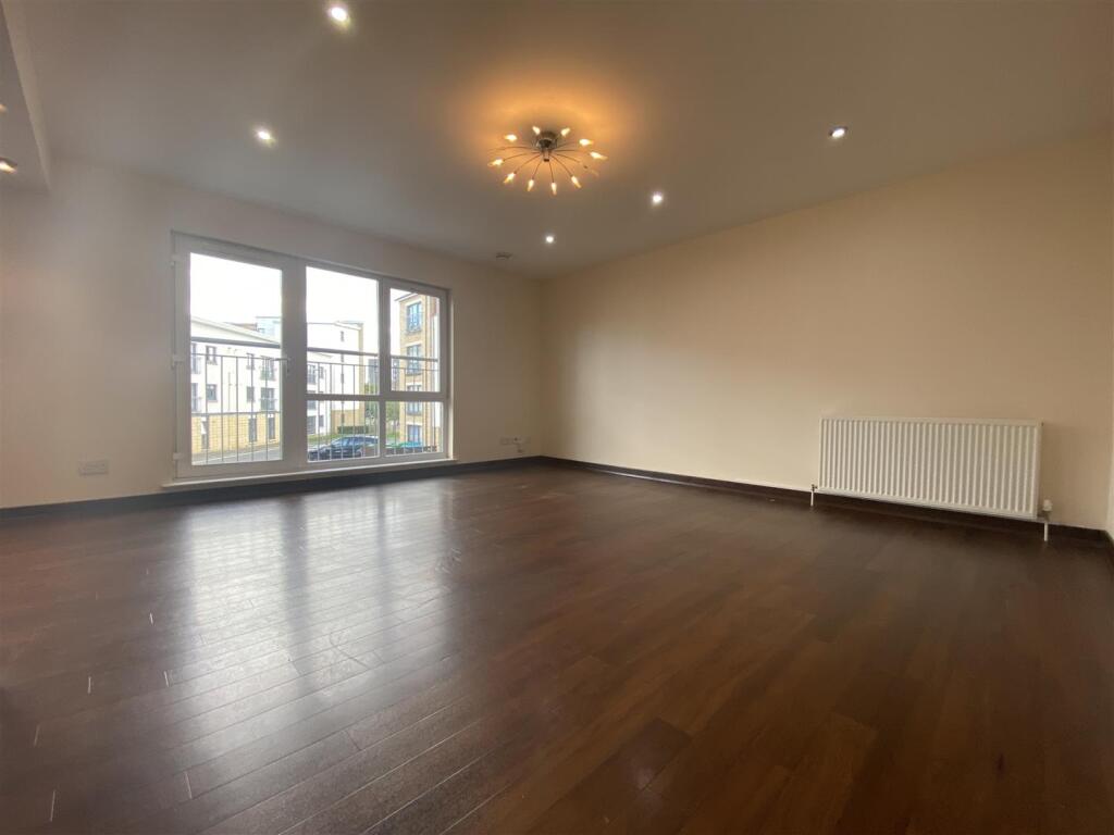 Apartment in Perth - More