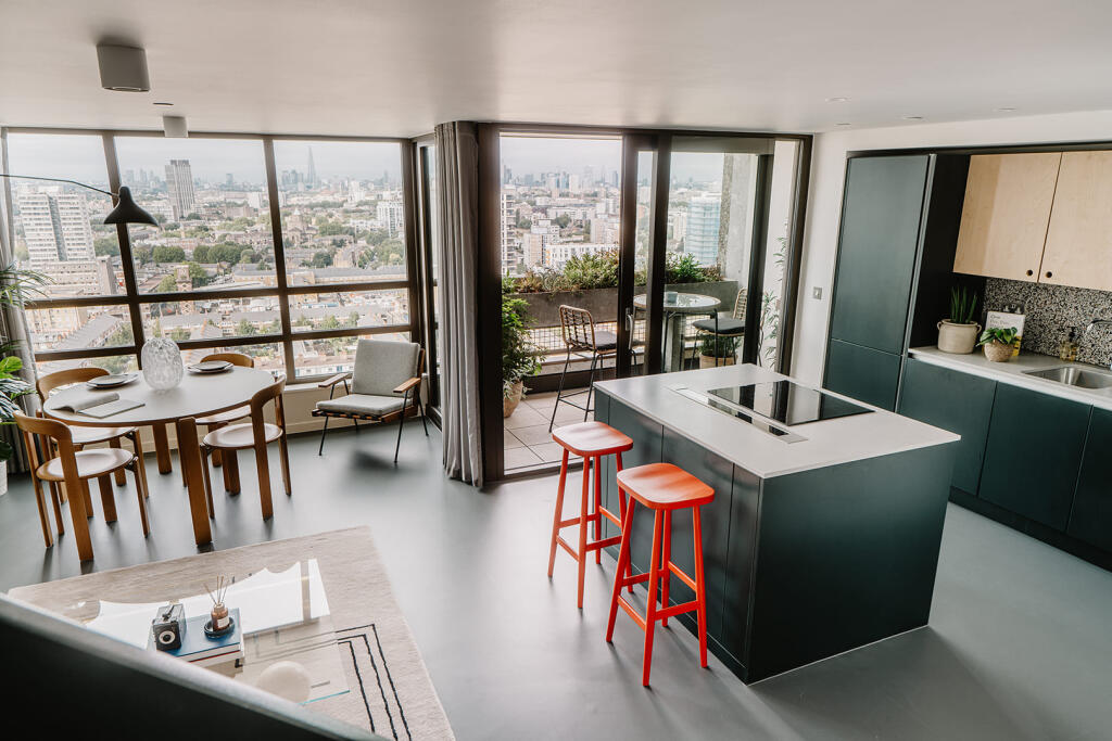 Main image of property: Balfron Tower, 7 St Leonards Road, London, E14 0XU