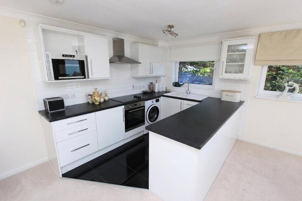 Apartment in Southend-on-Sea - View 5