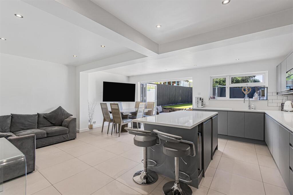 House in East Hertfordshire, Watton-at-Stone - View 2