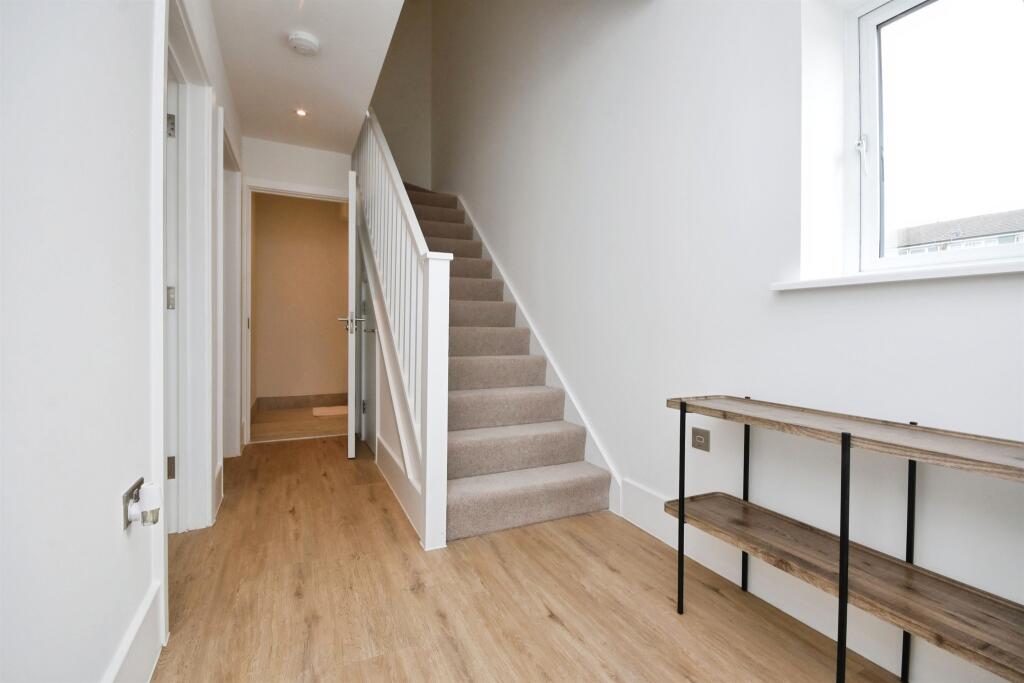 House in Basildon, Essex - View 3