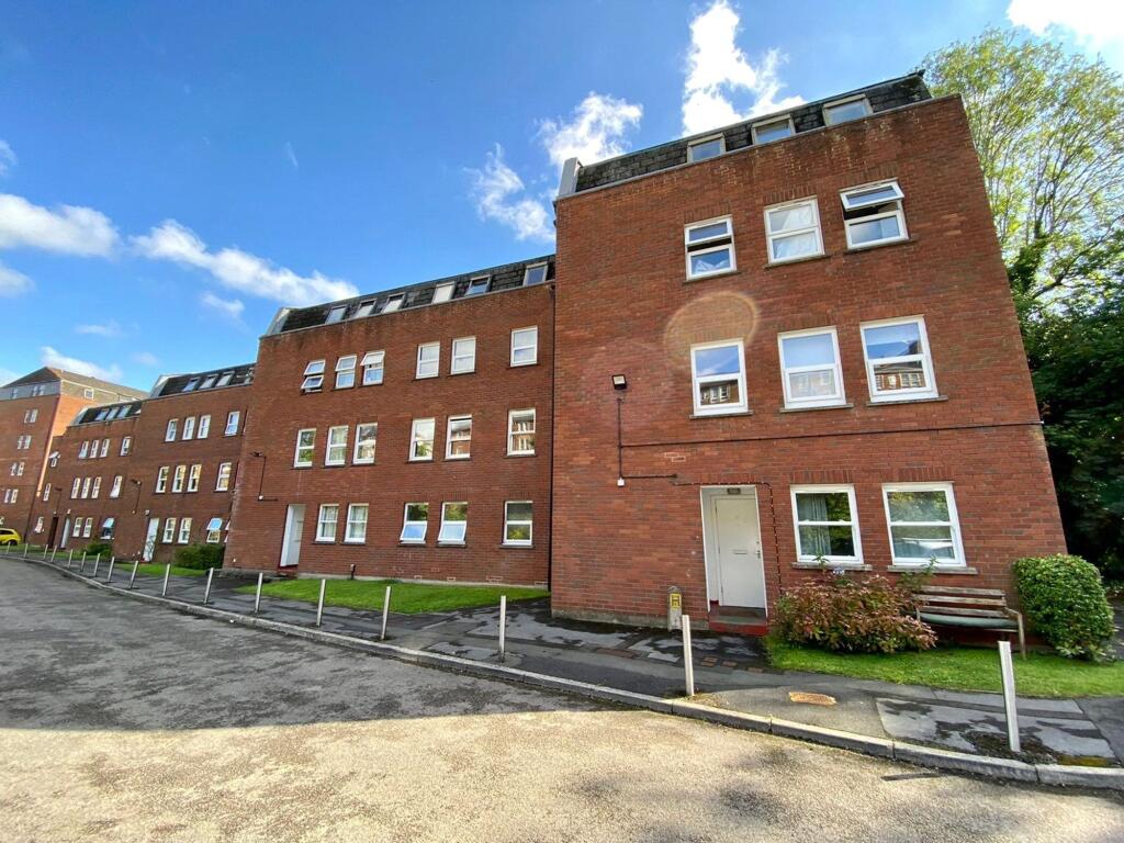 Main image of property: Clifton, Alma Court, BS8 2HJ