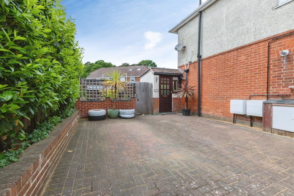 Apartment in Bear Cross, Bearwood, Poole - View 3