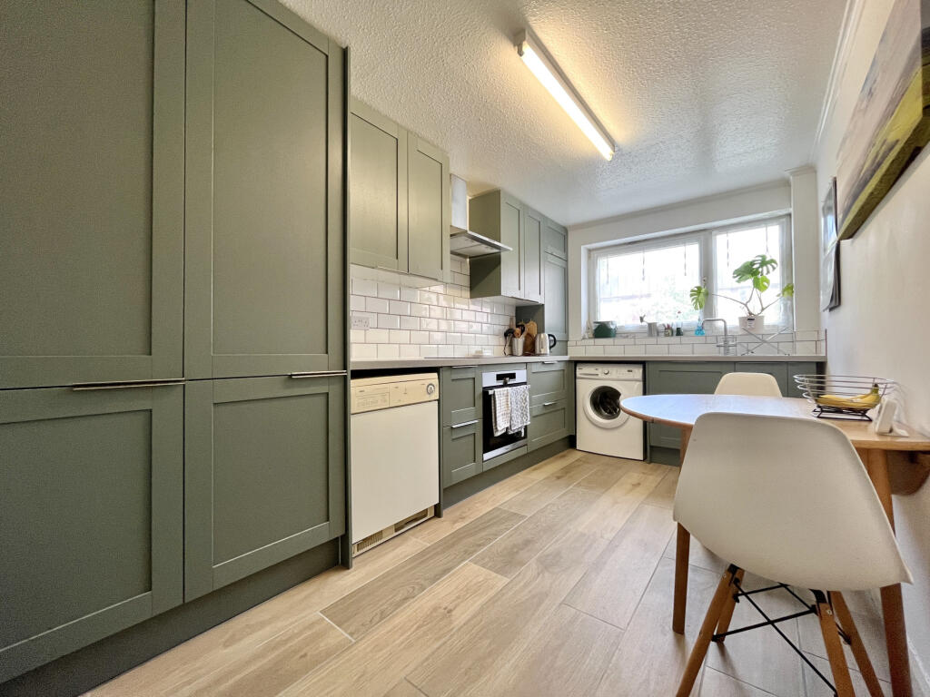 Flat 10, Beech Grove, Ashton-On-Ribble, PR2 photo 2