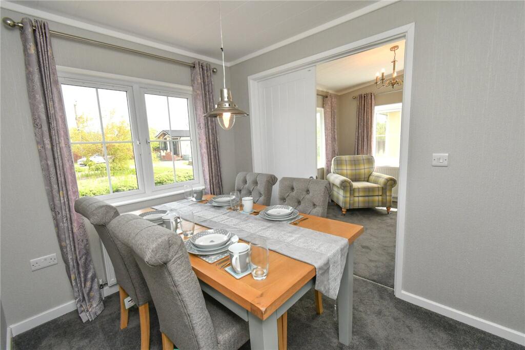 Links View, Park Lane, Wirral photo 4
