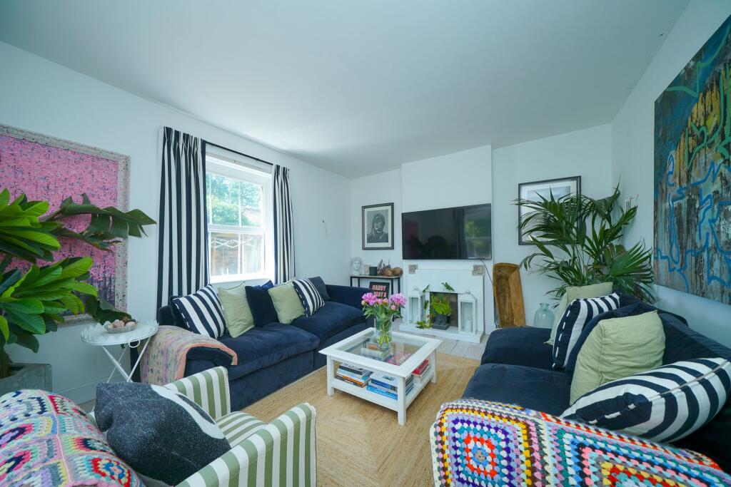 House in Luton - View 5