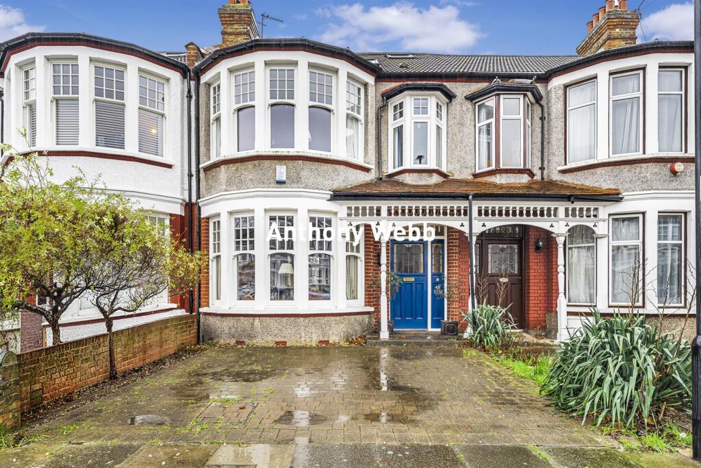 Main image of property: The Grove, Palmers Green, N13
