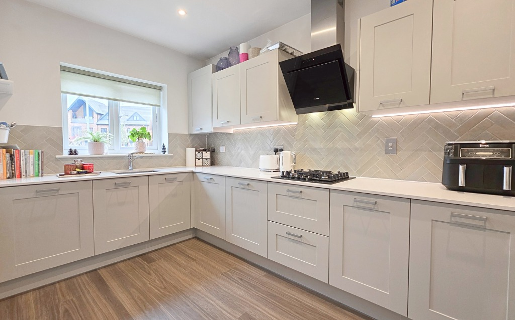 Hawthorn Drive, Crowthorne, Berkshire, RG45 photo 2