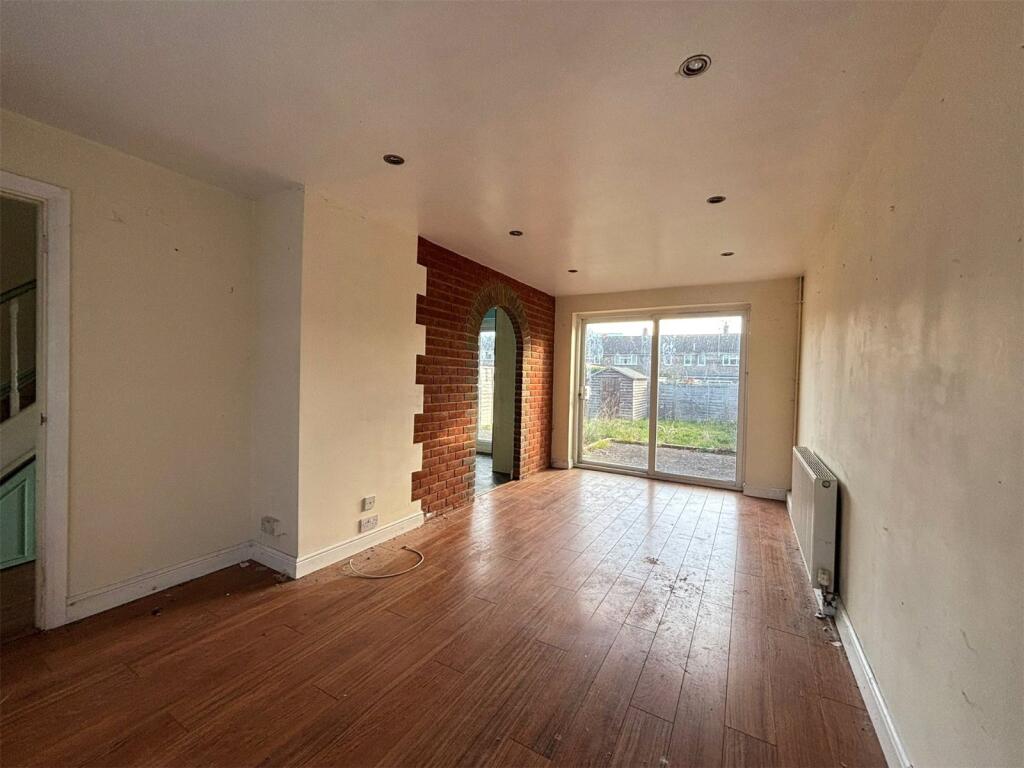 Priestwood Avenue, Bracknell, Berkshire, RG42 photo 2