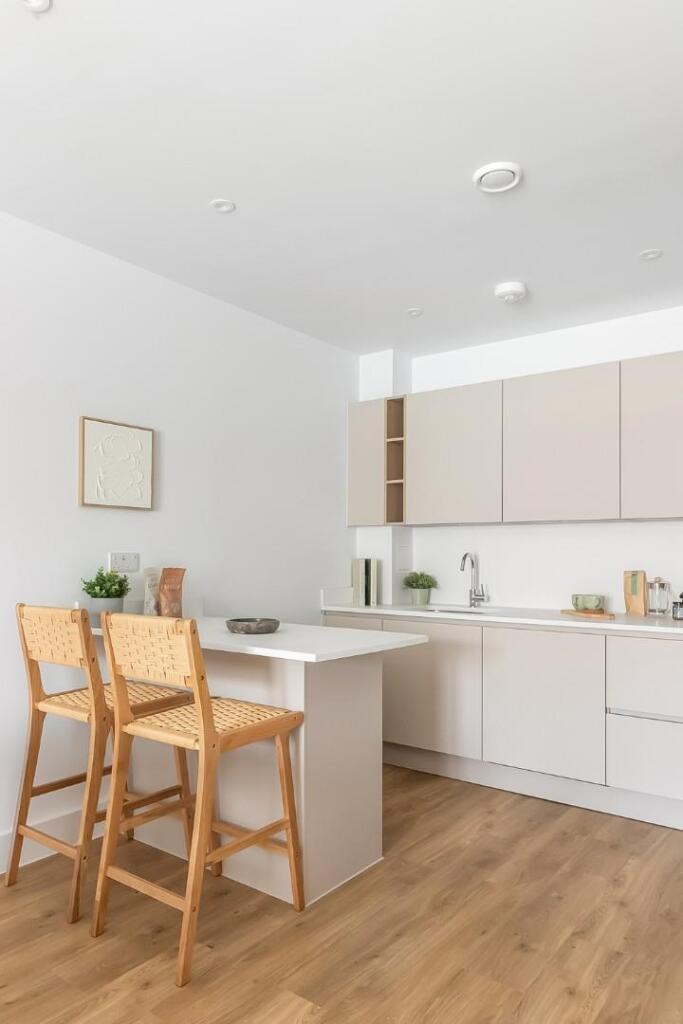Apartment in Orpington, Broom Hill, Goddington - More