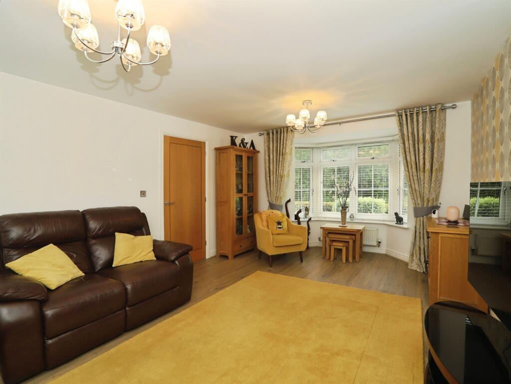 House in Cardiff, Llantrisant - More