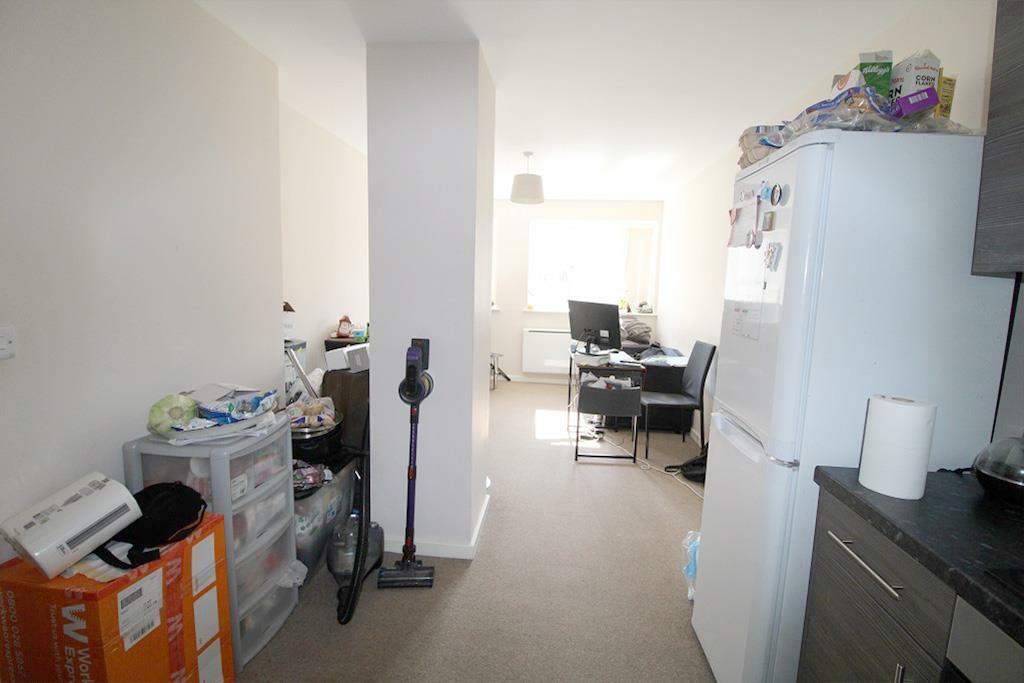 241 High Street, Kingswinford photo 2