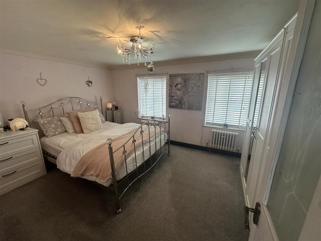 House in West Lancashire, Far Banks, North Meols - More