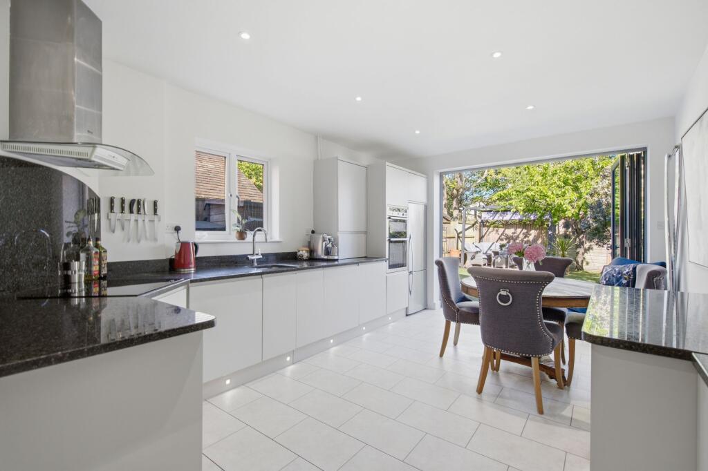 House in Sunninghill - View 4