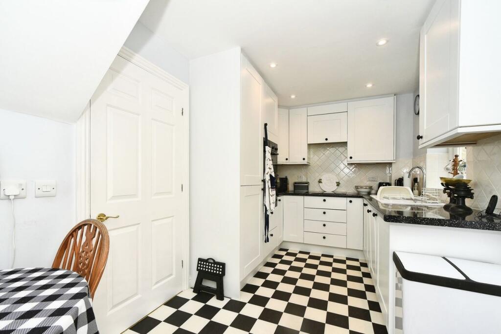 House in Cotswold, Lechlade - More