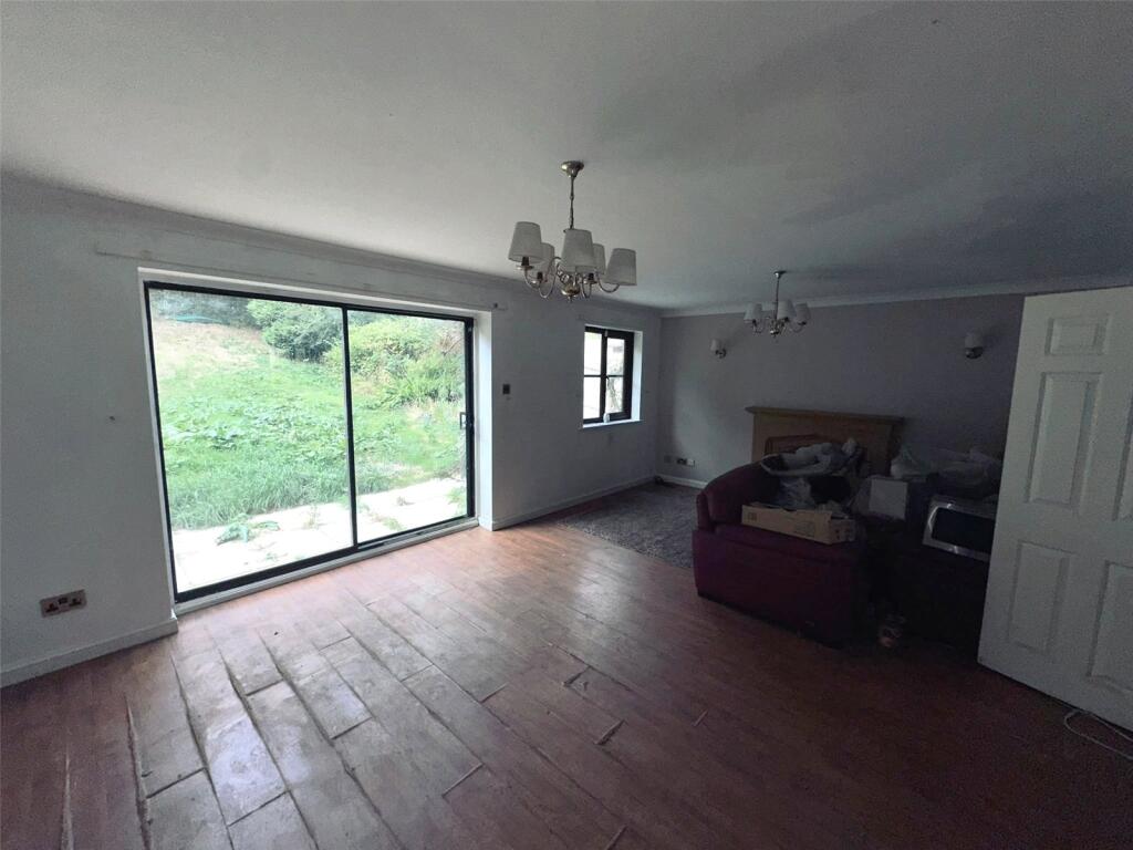 House in Oldham, Saddleworth - View 3