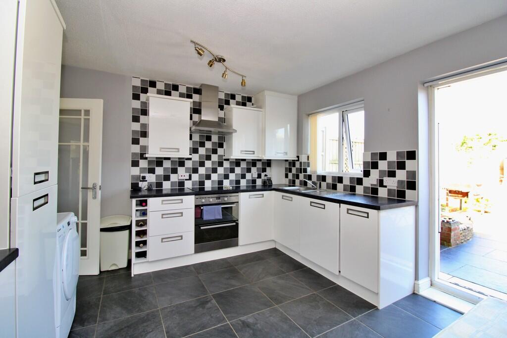 Armstrong Close, Rugby photo 4