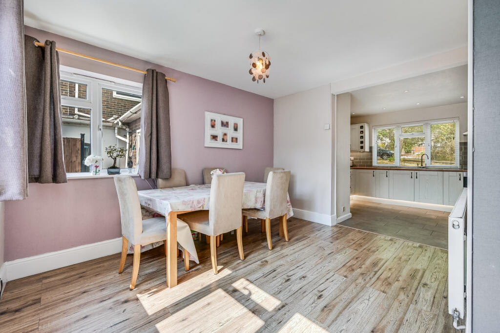 House in Chelmsford, West Hanningfield - More