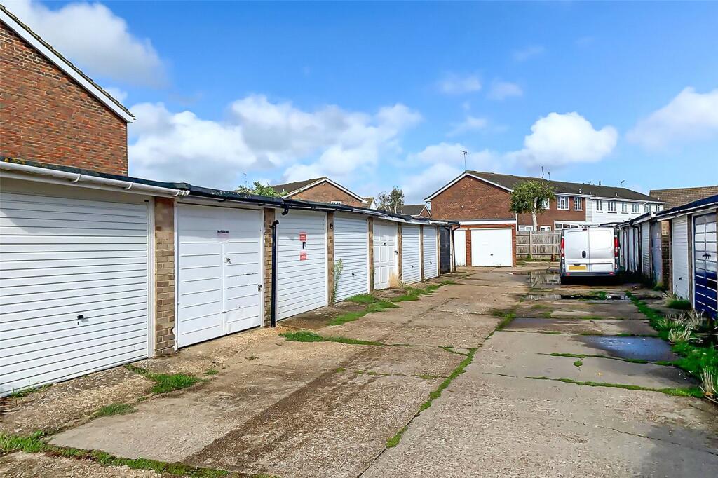 Garage, Meadowside, Angmering, West Sussex photo 3