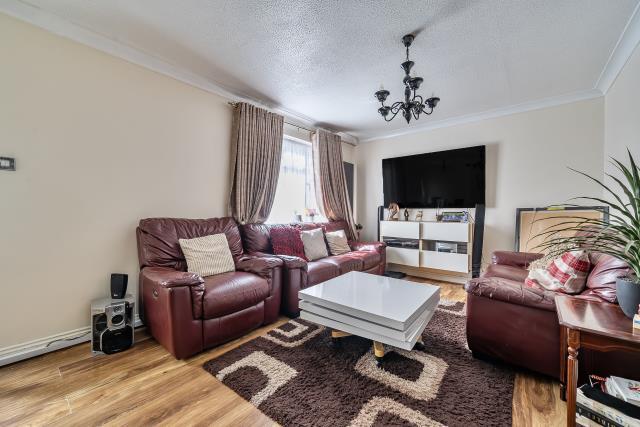 House in Basingstoke and Deane, Brighton Hill - View 3
