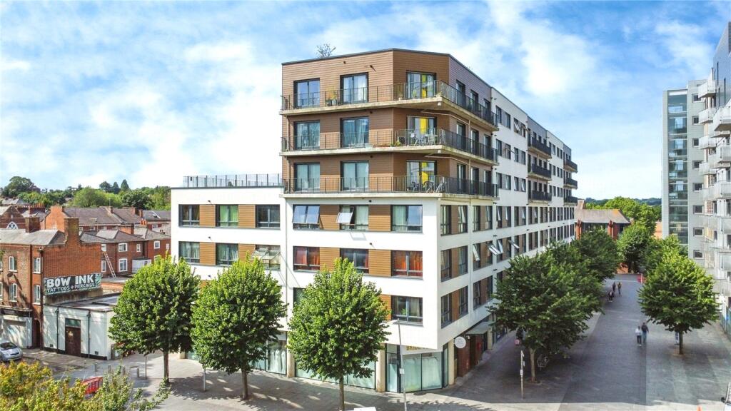 2-bed flat on Chatham Place, Reading, Berkshire, RG1, £250,000