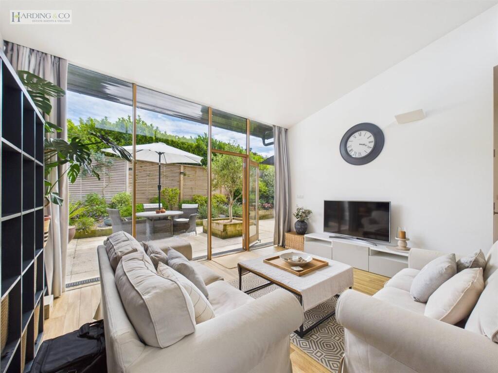 Drake Avenue, Yelland photo 4