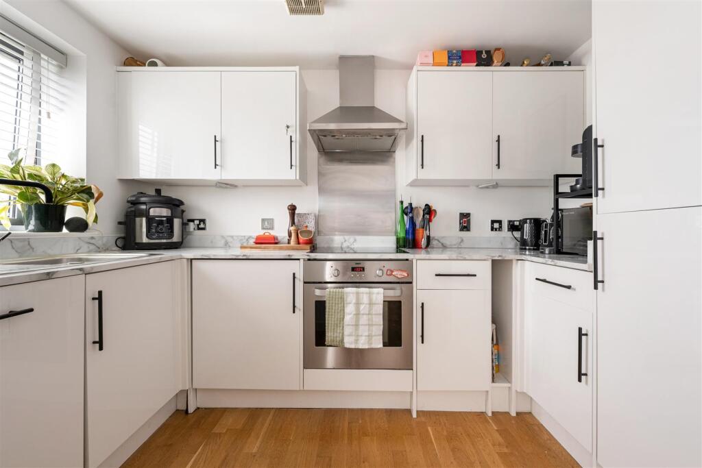 Apartment in London, Chingford Green, Chingford - View 2