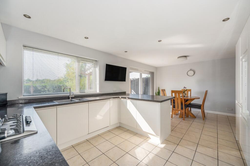 Maylings Farm Road, Fareham photo 4