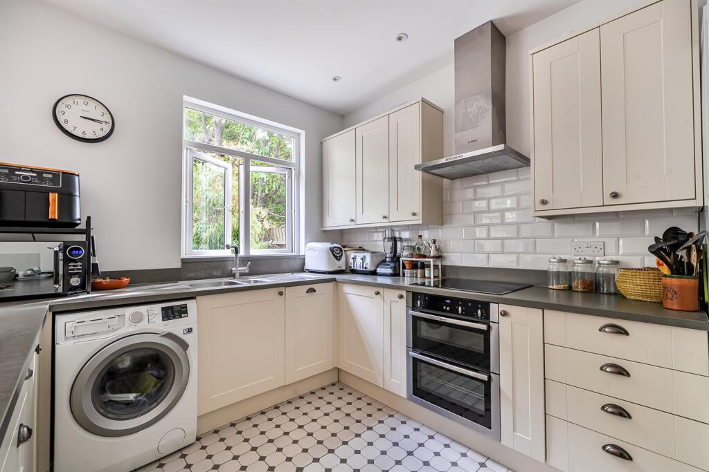 House in Croydon - View 5